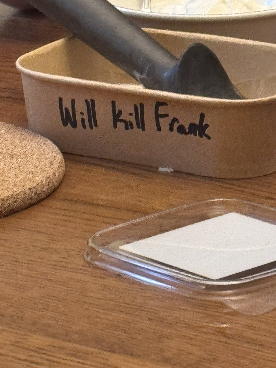 frankwithaknife's tweet image. My friends are amazing and incredible and one learned to make really good ice cream (both dairy and non dairy, as pictured)