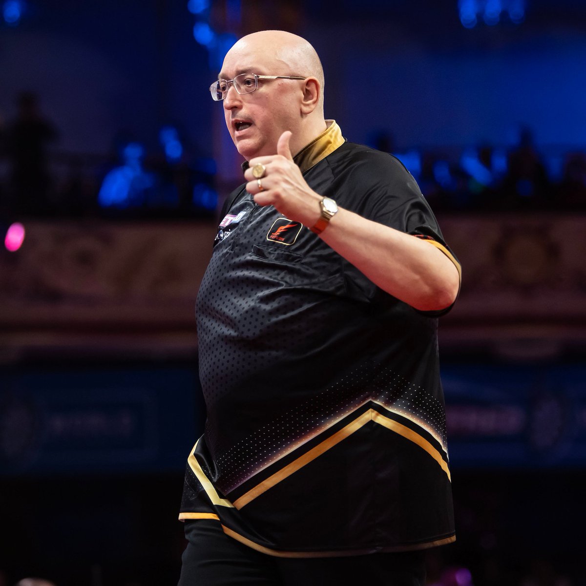 DartsNow_'s tweet image. ANDREW GILDING REACHES QUARTERFINAL
Goldfinger has booked his spot in the final eight of the World Matchplay for the second consecutive year with a stunning performance over Dirk van Duijvenbode
👍Gilding 11-5 van Duijvenbode🍆
📸Taylor Lanning