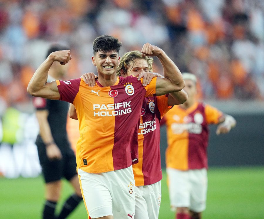 bu hesap ek olarak Arda Ünyay fanlığı da yapmaktadır. ne topçu ama.