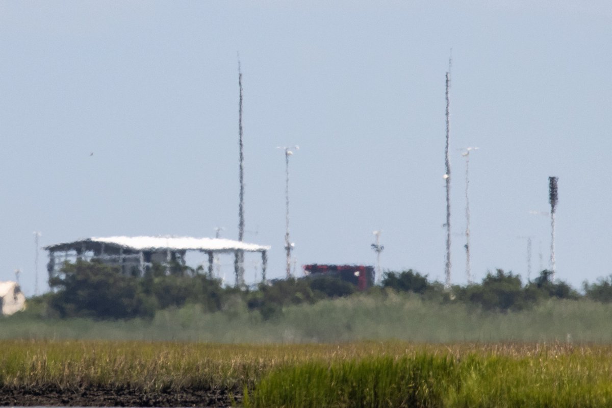 Wallops pads looking great today! The neutron launch mount appears to have received its Quick disconnect umbilicals or at least the covers for them!