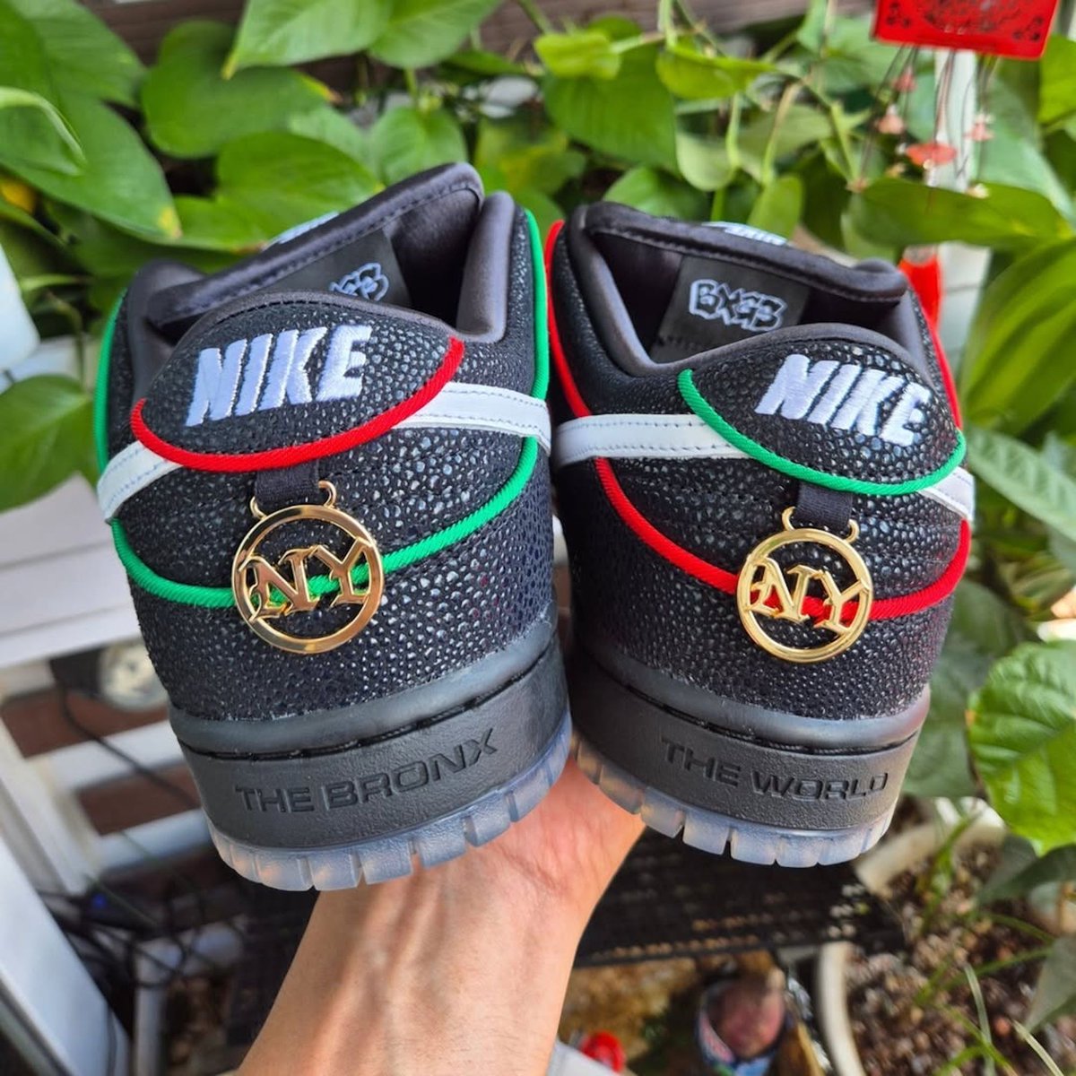 houseofheat's tweet image. Detailed Look: Bronx Girls Skate x Nike SB Dunk Low Collab 🗽
Info: hoh.news/x5zC3sH9