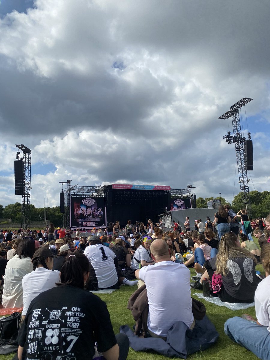 hyperfixedsince's tweet image. Vom Festival Bändchen zum Krankenhausbändchen 🥲. Zum Glück war hobipalooza schon 💜