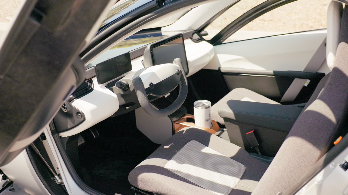 aptera_motors's tweet image. Crowdfunding is closing in 3 days. There are less than 200 priority delivery slots left. Invest $5,000+ and receive a priority delivery slot. → invest.aptera.us ☀️