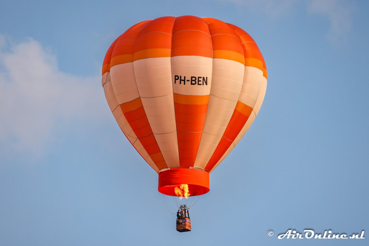 bjfloor's tweet photo. PH-BEN, de oudste varende heteluchtballon ter wereld

Story:
https://t.co/maTf8PePhn

#AdBallon #CameronBalloons #Benegas #PHBEN #Ballonstof #Galder https://t.co/XRX6QK3Es0