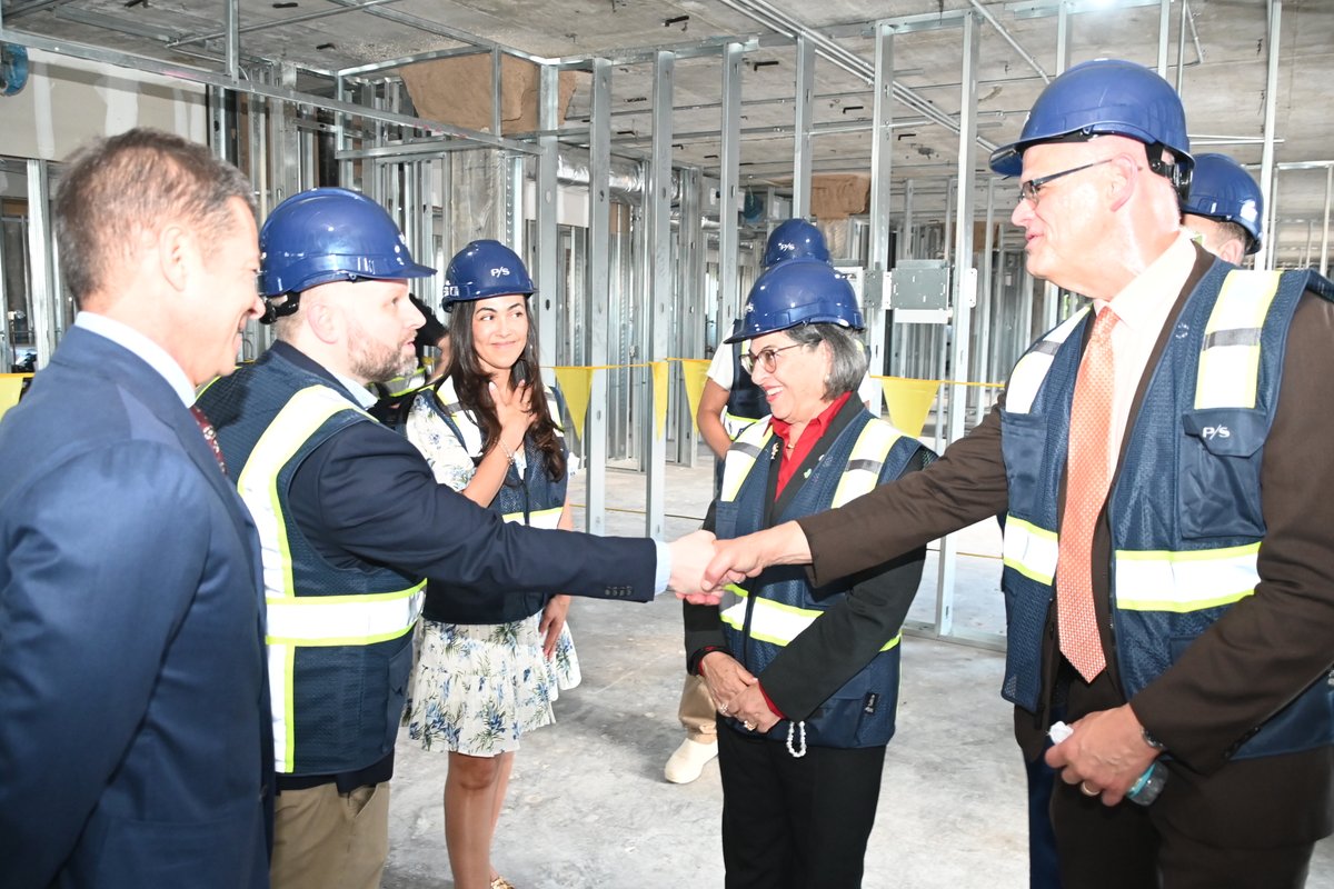 mdcspd's tweet image. On 7/10/25, SPD attended the groundbreaking of @iflymia’s new VIP terminal, PS MIA, the 1st private commercial airline terminal in the US. This project negotiated by SPD will preserve the historic Pan Am building and is expected to generate $16M+ in revenue for the County. #miami