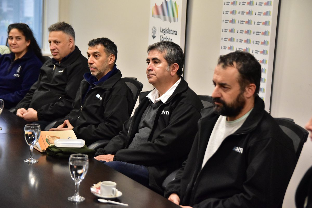 MatiChamo's tweet image. Recibimos a autoridades y empleados del @INTIargentina en la @LegislaturaCba para expresar nuestra preocupación ante el desguase que Milei está llevando adelante sobre el organismo.
El Gobierno busca quitarle autonomía, centralizarlo en Buenos Aires y vacíar su presencia…