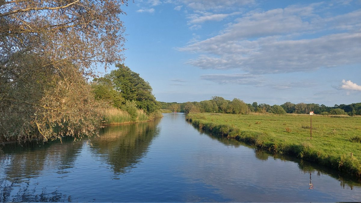 The Locks Inn,on the River Waveney, south west of Norwich. Our final pub in this area. Community pub, idyllic rural location, reached on foot for the last quarter mile. Took a while to find, but superb on a relaxed summer evening.