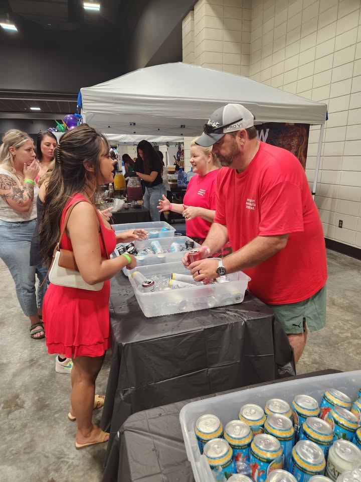 Entergy's tweet image. Recently, a group of @EntergyArk employees volunteered at The Rock City Margarita Festival to support the Ronald McDonald House Charities of Arkansas & North Louisiana. ❤️
Learn more about our commitment to our communities. ➡️ enter.gy/6011fHFA1
#WePowerLife