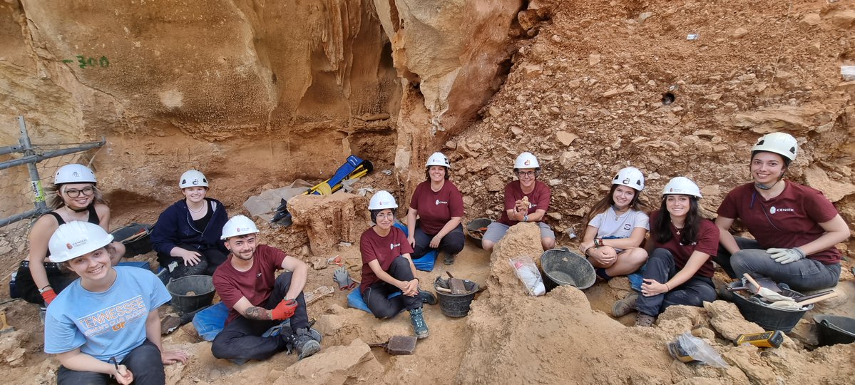 CENIEH's tweet image. #ICTSNews #atapuerca2025 #jcyl
Hoy se ha presentado el balance de la campaña de excavaciones 2025 de la sierra de Atapuerca 

+info: cenieh.es/actualidad/not…