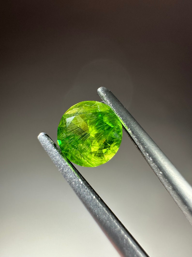 https_idol's tweet image. 데만토이드 가넷 0.55캐럿 275달러 
살말 투표 좀 부탁드려요