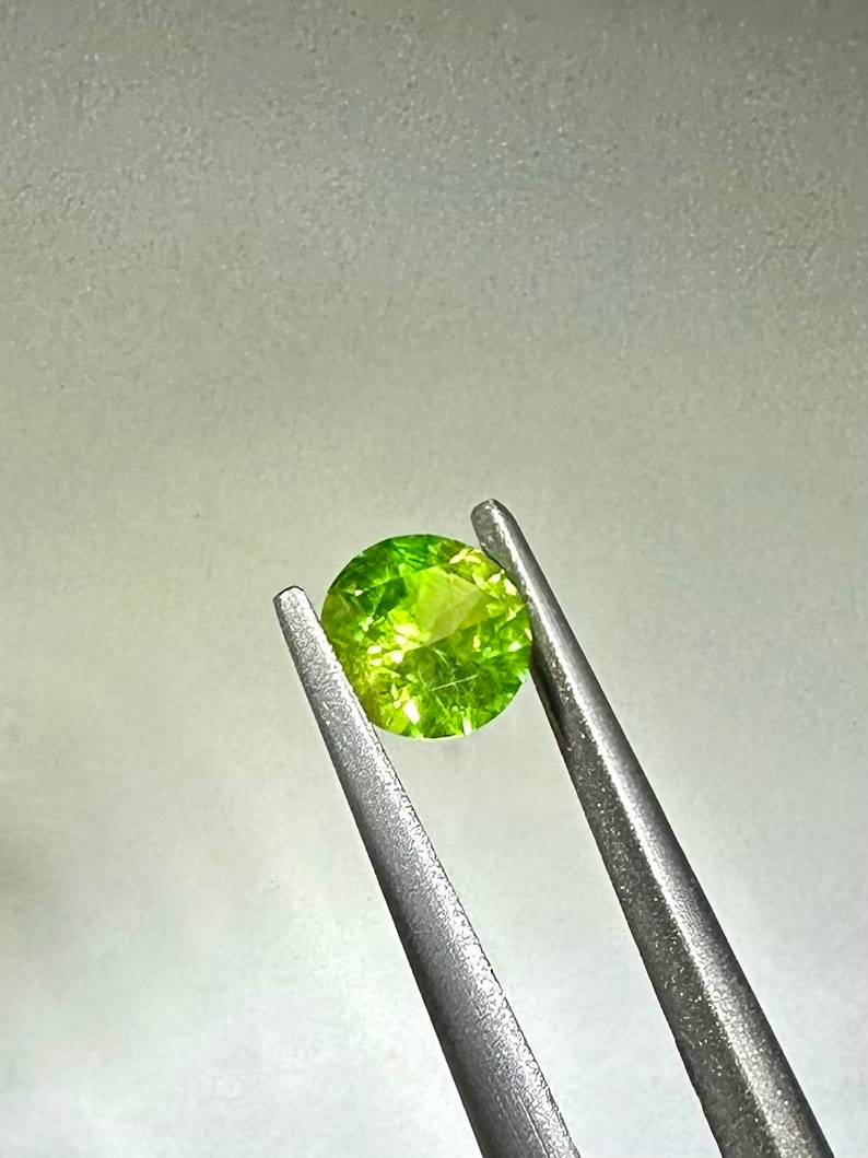 https_idol's tweet image. 데만토이드 가넷 0.55캐럿 275달러 
살말 투표 좀 부탁드려요