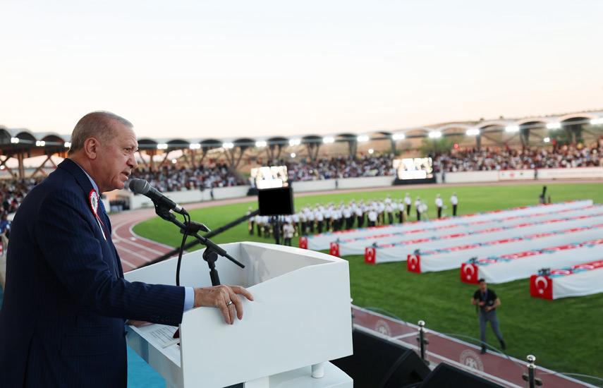 AnkaraValiligi's tweet image. Vali Vasip Şahin Sayın Cumhurbaşkanımız Recep Tayyip Erdoğan’ın teşrifleriyle düzenlenen Polis Akademisi Mezuniyet Töreni'ne katıldı.
Mezun olan öğrencileri tebrik eder, meslek hayatında başarılar dileriz.