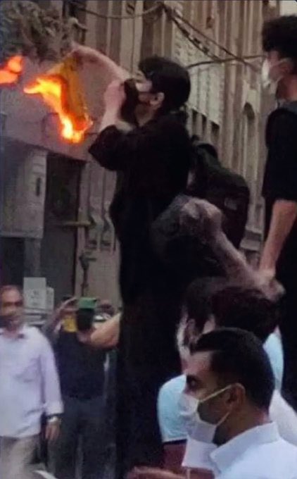 Rohamgolriz's tweet image. دوست داشته باشیم یا نه تنها راه نجات ایران برگشتن به خیابان و شعله ور کردن #اعتراضات_سراسری تو کل ایرانه.
#به_خیابانها_برگردیم
#جاویدشاه
#همكارى_ملى