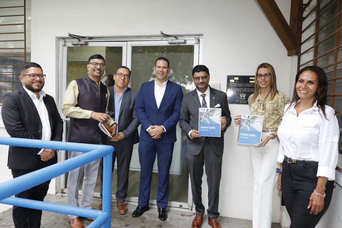 InadehOficial's tweet image. El embajador de la India en Panamá, @doctorsumitseth, realizó este miércoles un recorrido por las instalaciones de nuestro Centro de Formación India, en Ciudad del Saber, acompañado de la subdirectora General, Carmen Corro, y distintos directores de la institución.
#ConPasoFirme