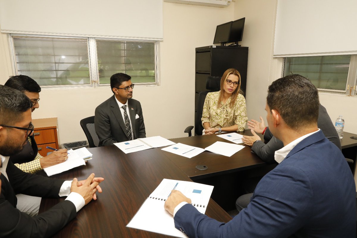 InadehOficial's tweet image. El embajador de la India en Panamá, @doctorsumitseth, realizó este miércoles un recorrido por las instalaciones de nuestro Centro de Formación India, en Ciudad del Saber, acompañado de la subdirectora General, Carmen Corro, y distintos directores de la institución.
#ConPasoFirme