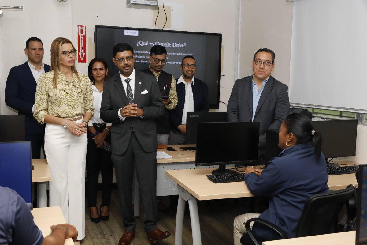 InadehOficial's tweet image. El embajador de la India en Panamá, @doctorsumitseth, realizó este miércoles un recorrido por las instalaciones de nuestro Centro de Formación India, en Ciudad del Saber, acompañado de la subdirectora General, Carmen Corro, y distintos directores de la institución.
#ConPasoFirme