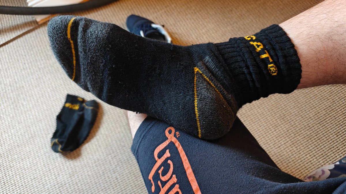 Been a long sweaty day.. 🐽🤤🧦
Got a whiff of sweaty socks as soon as I took my trainers off