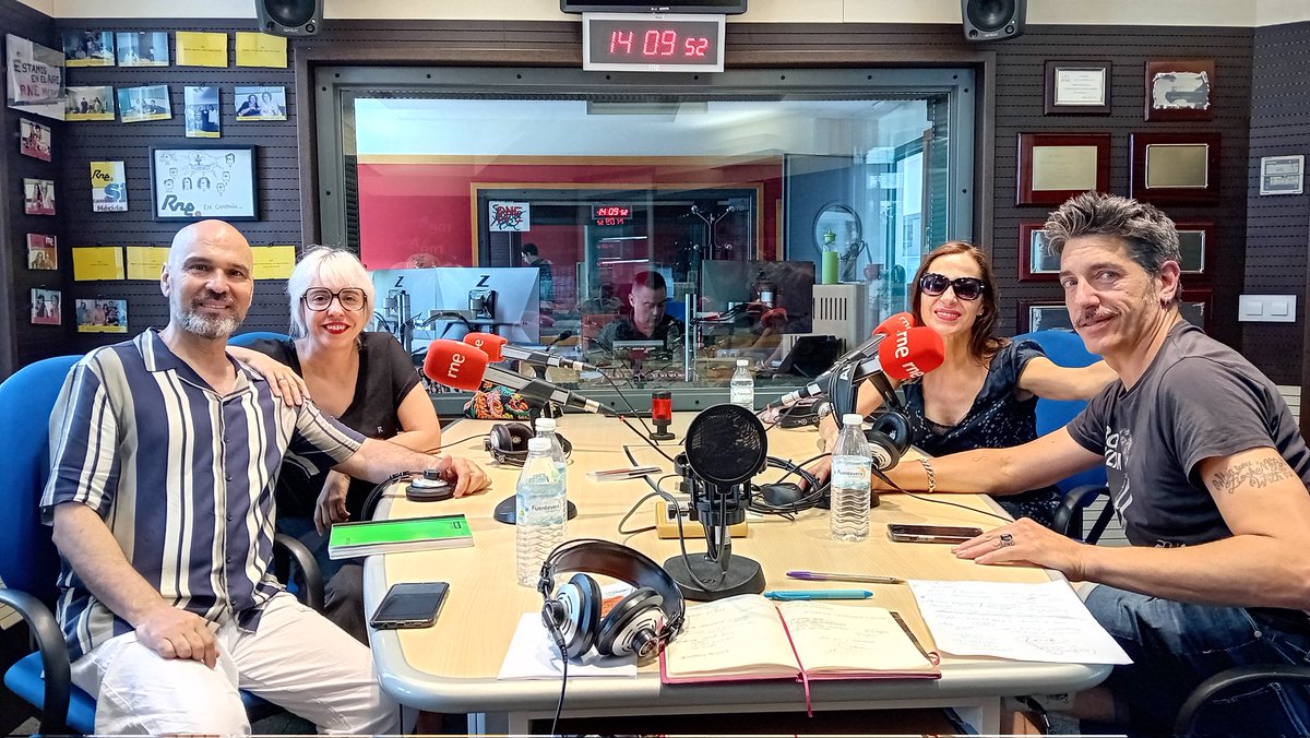 LaSalaRNE's tweet image. Casi al alba terminaron los últimos ensayos y vinieron hasta #LaSala de #RNE. En #Mérida, 'Cleopatra enamorada. El musical', de Florián Recio, con dirección de Ignasi Vidal, coreografías de Amaya Galeote y Natalia Millán como la reina de Egipto.
📻🎧rtve.es/play/audios/la…