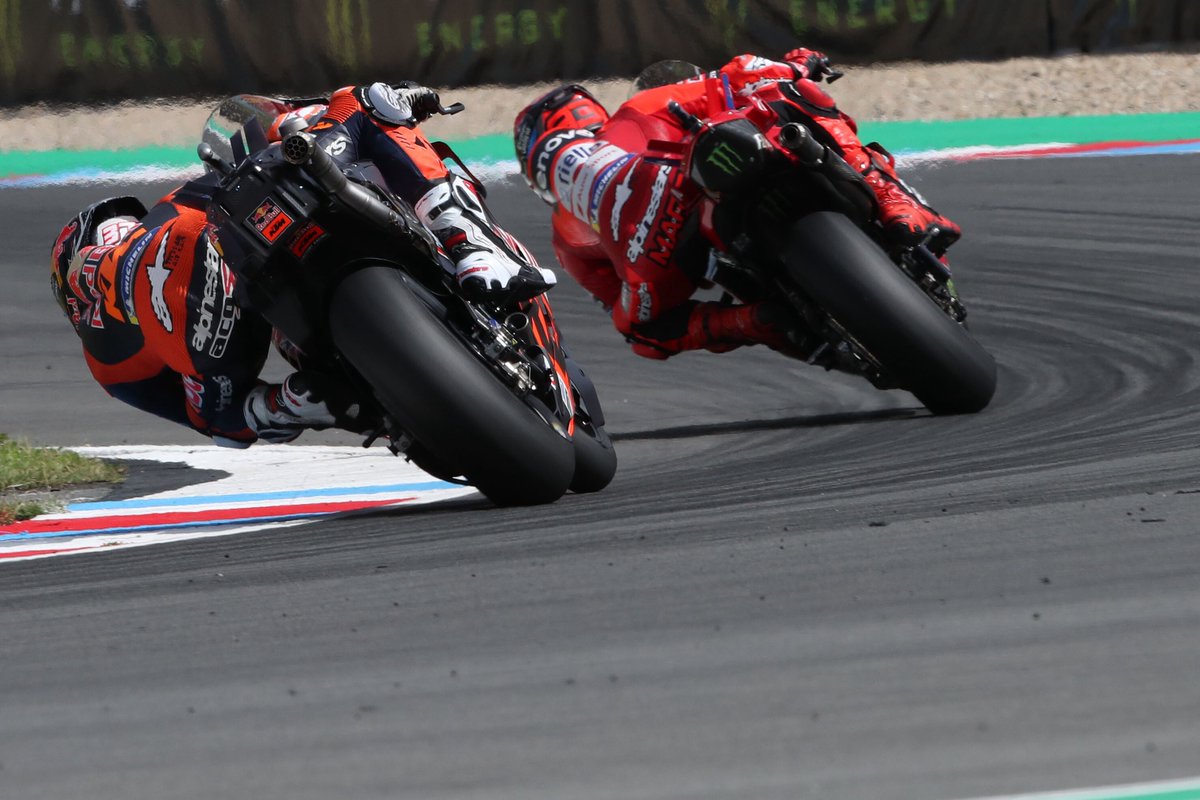 everythingmrace's tweet image. Chasing the leader
Pedro Acosta scored podiums in both races in Brno, his first in 2025
📸 Red Bull
#MotoGP