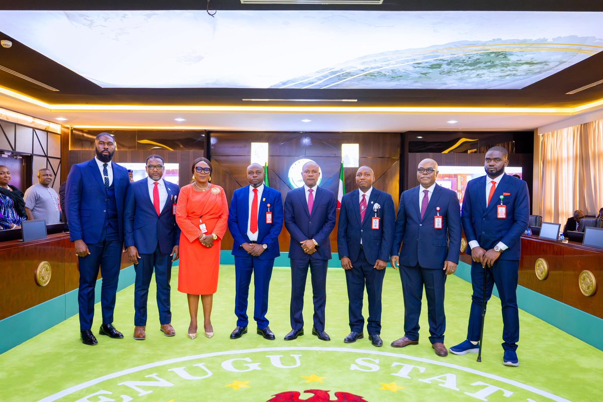 PNMbah's tweet image. Today, we swore in a new Head of Service, six new Commissioners and reassigned three others as we continue to strengthen our team for greater service delivery to the people of Enugu. Dr Godwin Anigbo, mni, is the new Head of Service. Engr Benjamin Osita Okoh will oversee Works…