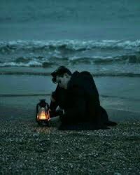 وين عهدك والوعود اللي بها تنذرين 
مااخليك لو زادو على قلبي زدحامه

واذكرك لا تضايقتي تلميني وتبكين
وانا من خوفي عليك اباهي ببتسامه

واليوم عن قلبي وحبه صرتي تجهلين 
يوم الدفئ كان حضني لك ياضالمه

حاولت انساك ولكن ردني الحنين 
لن حبك طبع بضلوع وخلا علامه