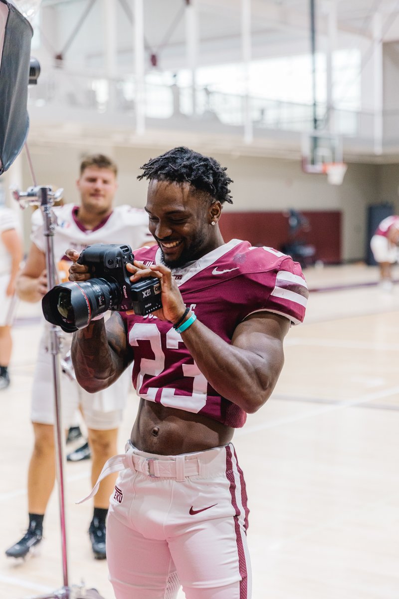 EKUFootball's tweet image. A little behind-the-scenes action! ๐ธ
#E2W | #MatterOfPride