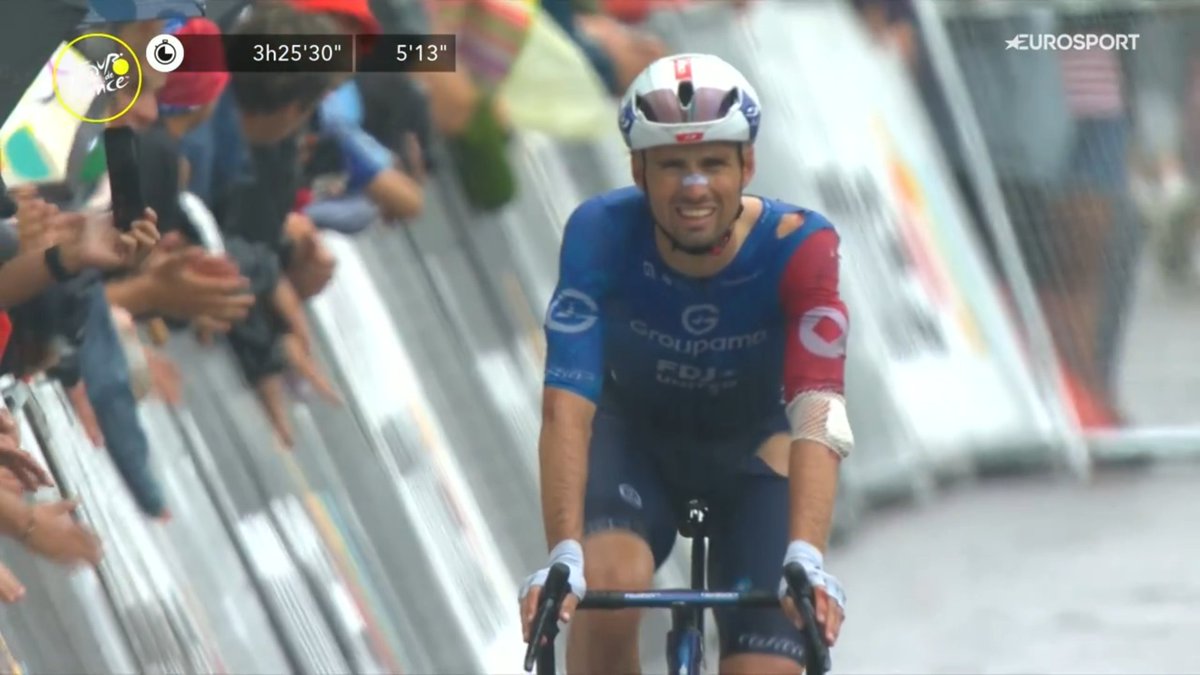 LeGruppetto's tweet image. Tombé à la flamme rouge sur cette 17e étape du Tour de France, Cyril Barthe souffre d'une commotion cérébrale. Le Français a terminé l'étape du jour mais ne prendra pas le départ demain, étant le 21e coureur à quitter la course. #TDF2025