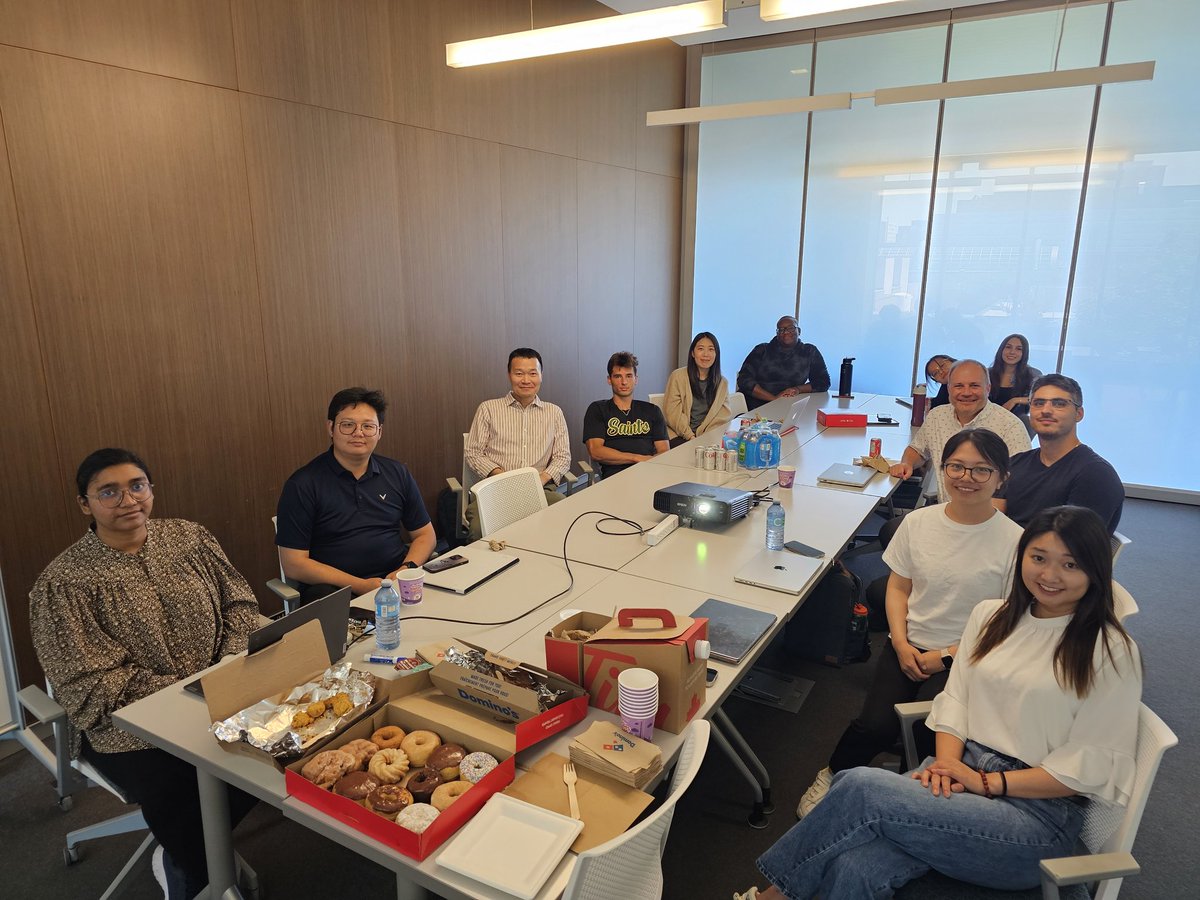 bionaloo's tweet image. A beautiful dopamine aptamer structure biology talk by Prof. Cameron from @univbordeaux_EN, followed by a joint group meeting with five students from the @philip_johnson8 group from York University. A nice aptamer day! @uWaterlooIntl