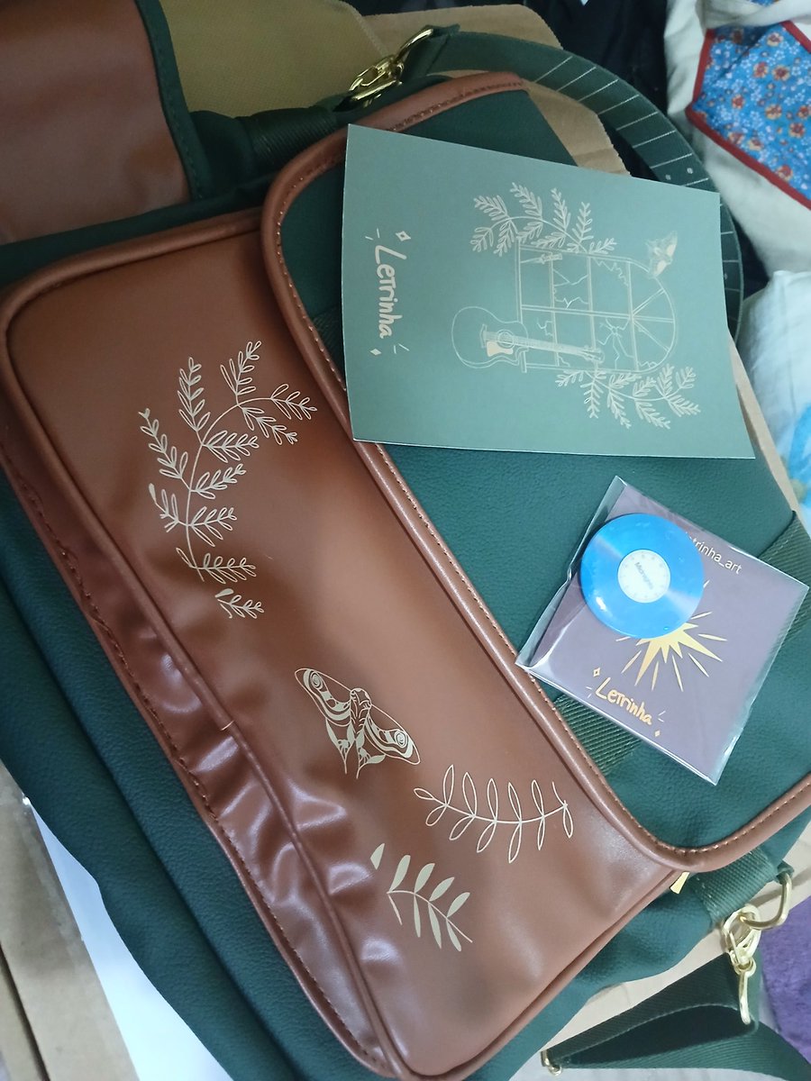 illuxtre's tweet image. FINALMENTE botei as mãos na bolsa da @letrinha_art, coisa mais LINDA pessoalmente, minha família inteira tbm achou ela sensacional