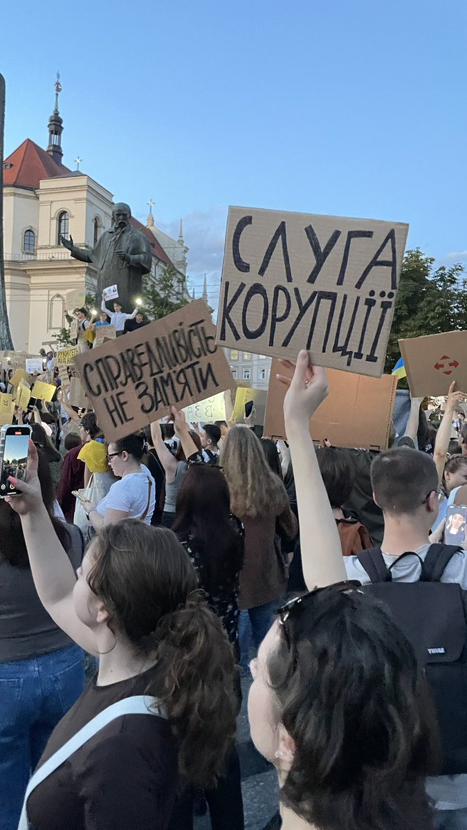 mushlya_rococo's tweet image. Сьогодні тут набагато більше людей. Я люблю їх всіх