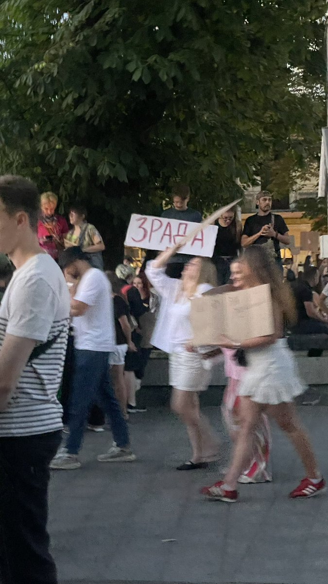 mushlya_rococo's tweet image. Сьогодні тут набагато більше людей. Я люблю їх всіх