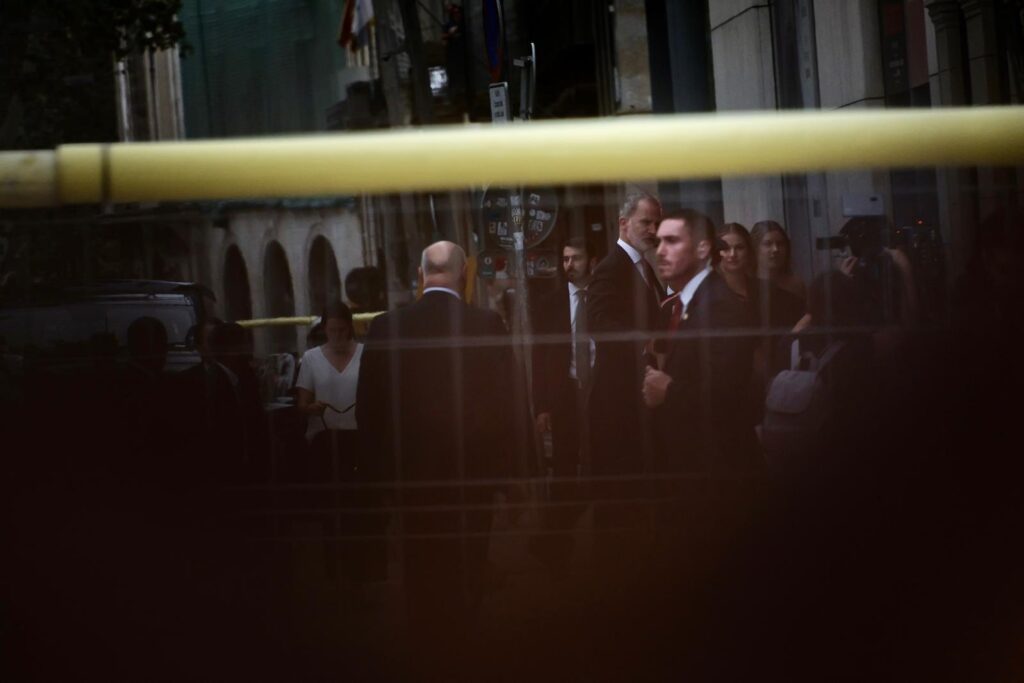 Felipe al Liceu de Barcelona, blindat però despullat. El Borbó només serveix per cardar la gent
#Independència
Philip, the son of a king named by Franco, and enemy of Catalonia
#FuckingNakedKing
© <a href="/eljueves/">El Jueves</a>, © <a href="/juliapartal/">Júlia Partal Maresma</a>