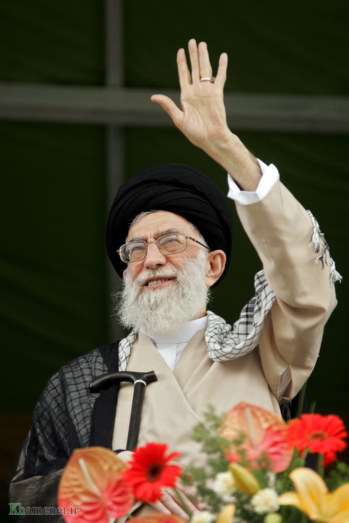 zadh_hsn87296's tweet image. مقام معظم رهبری با صدور پیام صریح ۲۳ خردادماه امسال :هر تعرض به امنیت ملی ایران با پاسخ سخت و پشیمانکننده روبرو خواهد شد، و این موضع، نقطه عزیمت همه تحلیلگران خارجی برای ارزیابی توان بازدارندگی ایران شد.
#ایران_قوی
#پرچمداران_اتحاد_ایران
