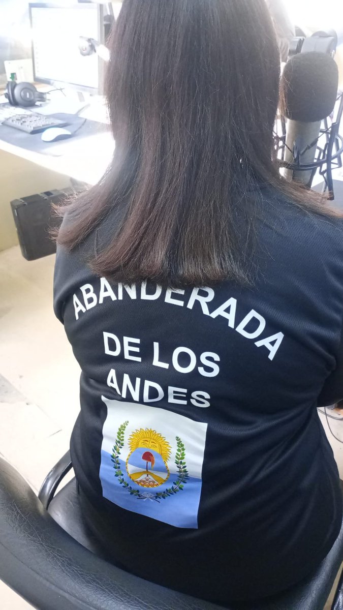 provincia1270's tweet image. #Ahora en #LaSiestaEsSagrada💤 nos visita en piso la docente de artística, Adriana Geymonat.
👉Nos brinda detalles sobre su aventura siguiendo los pasos del General San Martín por nuestra región.
💻provinciaradio.com.ar