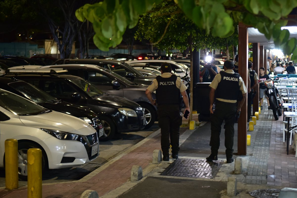Un año de la regeneración del bulevar donde Guayaquil disfruta del mejor cangrejo revistazonalibre.ec/2025/07/23/un-…