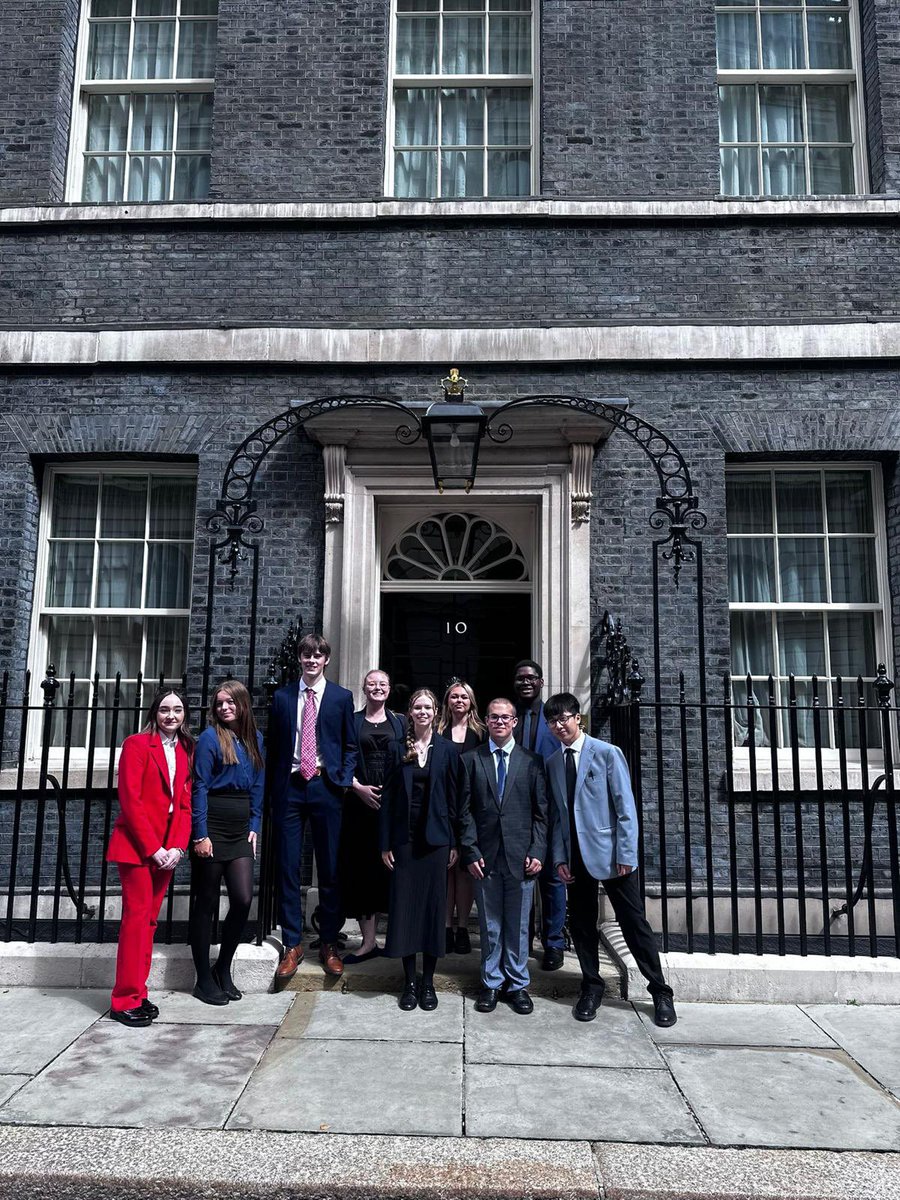 Day 3 of the Bassetlaw Summer School and our students toured Parliament and visited Number 10 before spending an informative and engaging afternoon at Clifford Chance law firm learning about  the many routes into a career in law.