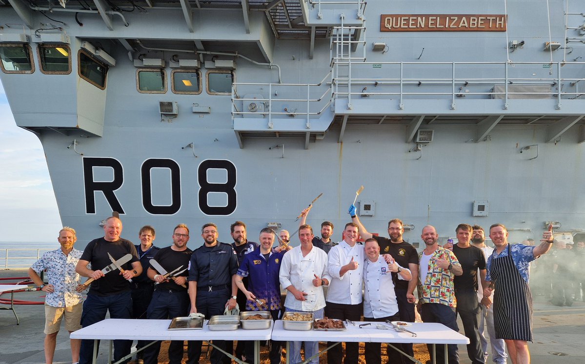 HMSQNLZ's tweet image. We may not be in Australia like @HMSPWLS but that won't stop us enjoying a BBQ!
Great effort by the Warrant Officers and Senior Rates Mess 👏