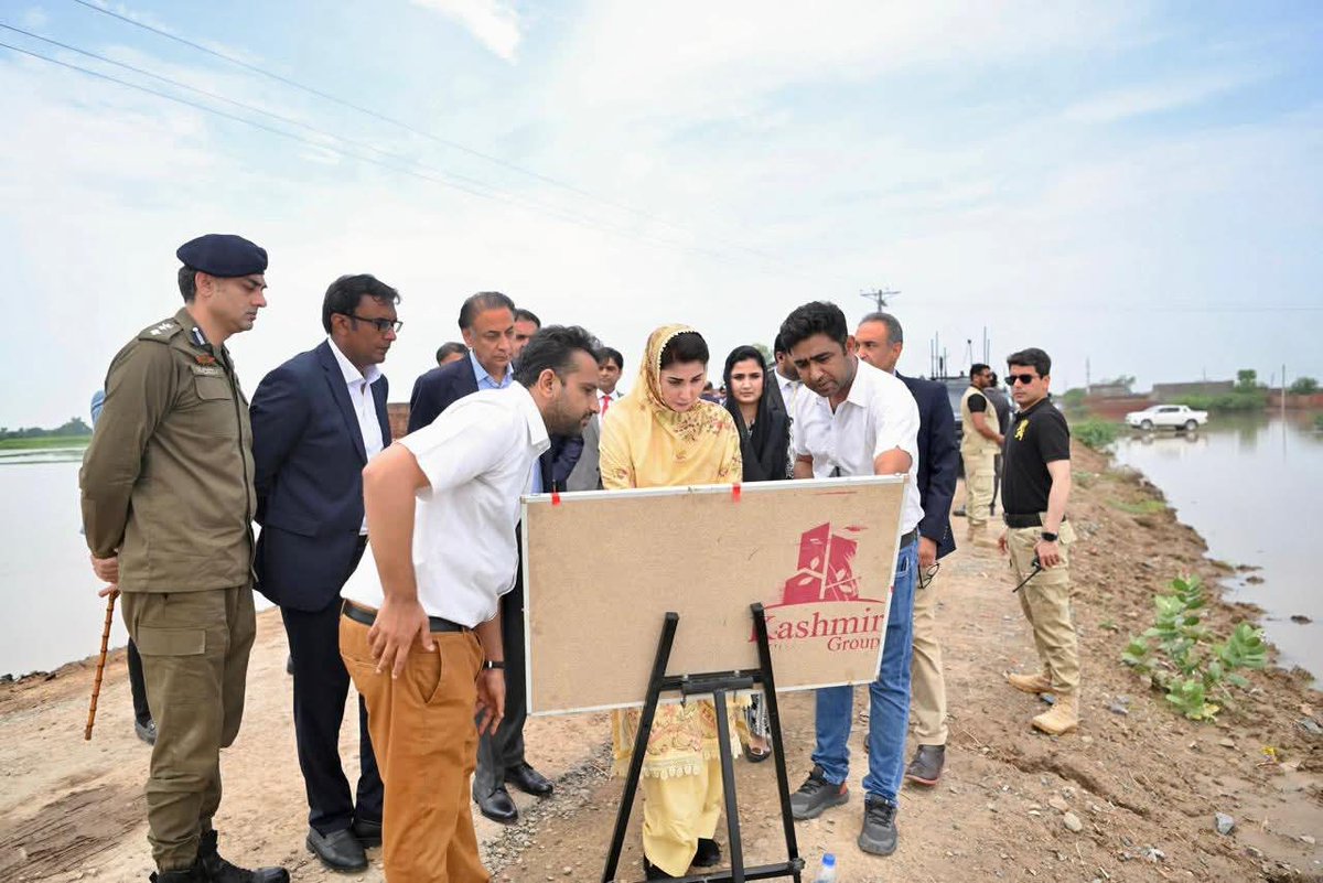 ChaudharyWad's tweet image. Chief Minister Punjab Maryam Nawaz Sharif visited flood-affected villages in Nankana Sahib to assess the situation caused by recent floods.
CM Maryam Nawaz undertook a continuous two-and-a-half-hour long visit to both urban and rural areas of Nankana Sahib.