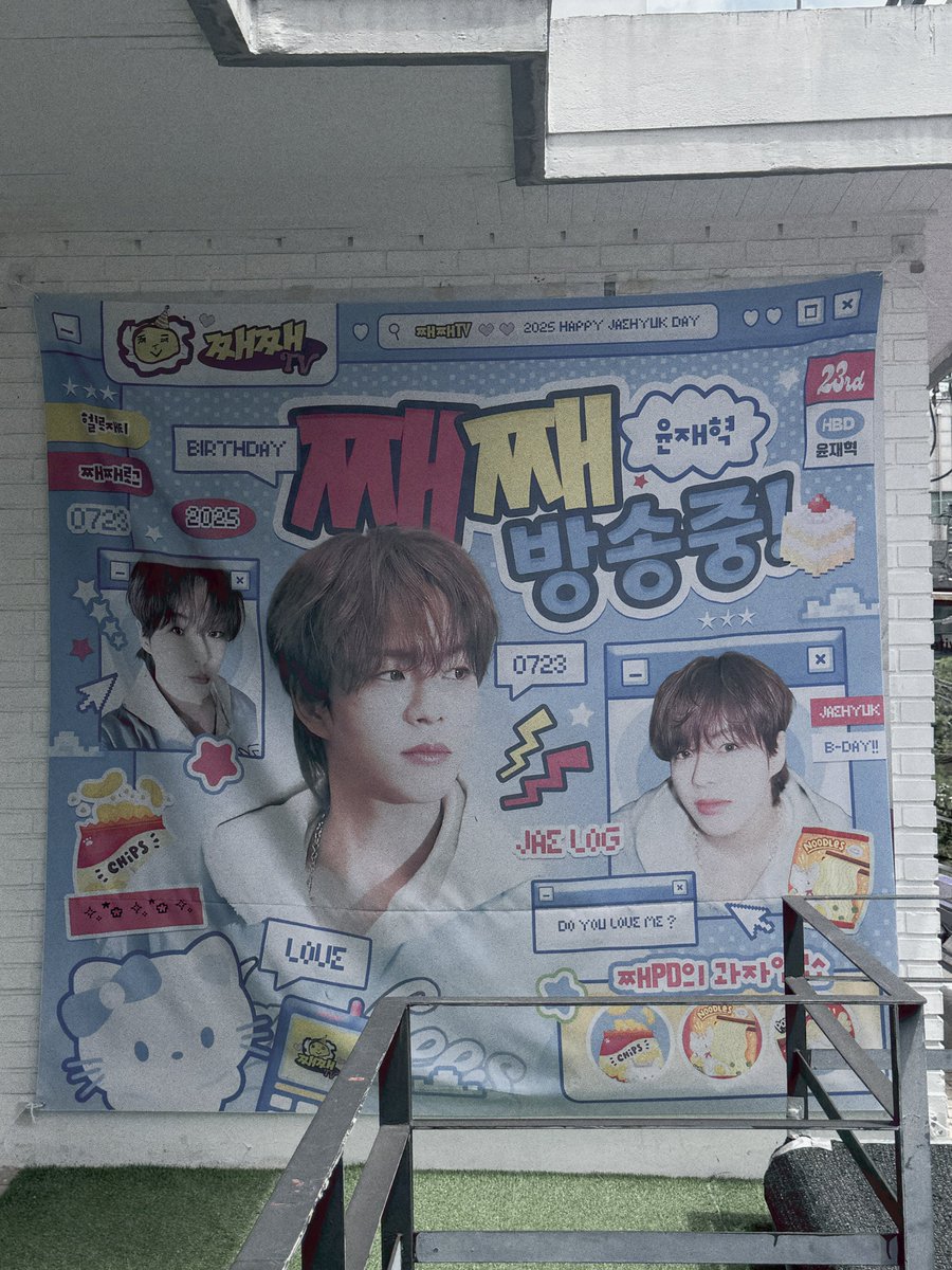 zzaezip's tweet image. 째째피디님 생카두 갔다왓어요 ♡...📹🐶
#JJAEJJAE_CAM_ACTION
#째째PD캠_액션