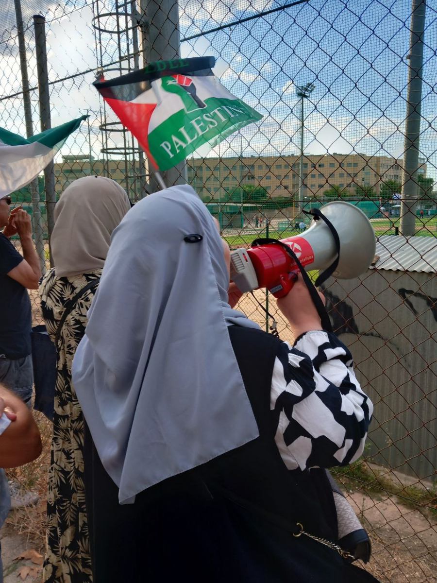 arainfonoticias's tweet image. 🇵🇸 Por tercer día consecutivo el grito "Free Palestine" llega hasta el campo de Miralbueno en Zaragoza donde la selección israelí de sófbol juega el Europeo. Un centenar de activas por Palestina vuelve a denunciar el blanqueamiento del genocidio por el Gobierno municipal PP - Vox…