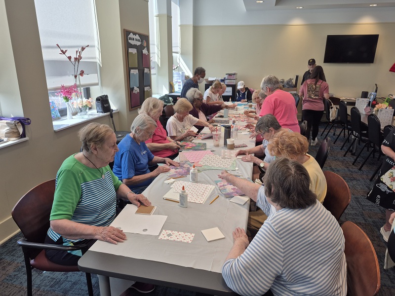 CitiParks's tweet image. Creative greetings from @Pittsburgh's Morningside HAL Senior Center!
During their craft class, the seniors designed and created their own inspired necklaces, complete with a custom-made, unique inlay. Beautiful job, Morningside!
@MayorEdGainey