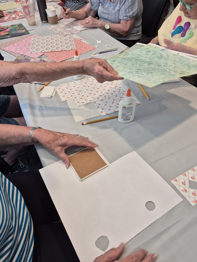 CitiParks's tweet image. Creative greetings from @Pittsburgh's Morningside HAL Senior Center!
During their craft class, the seniors designed and created their own inspired necklaces, complete with a custom-made, unique inlay. Beautiful job, Morningside!
@MayorEdGainey