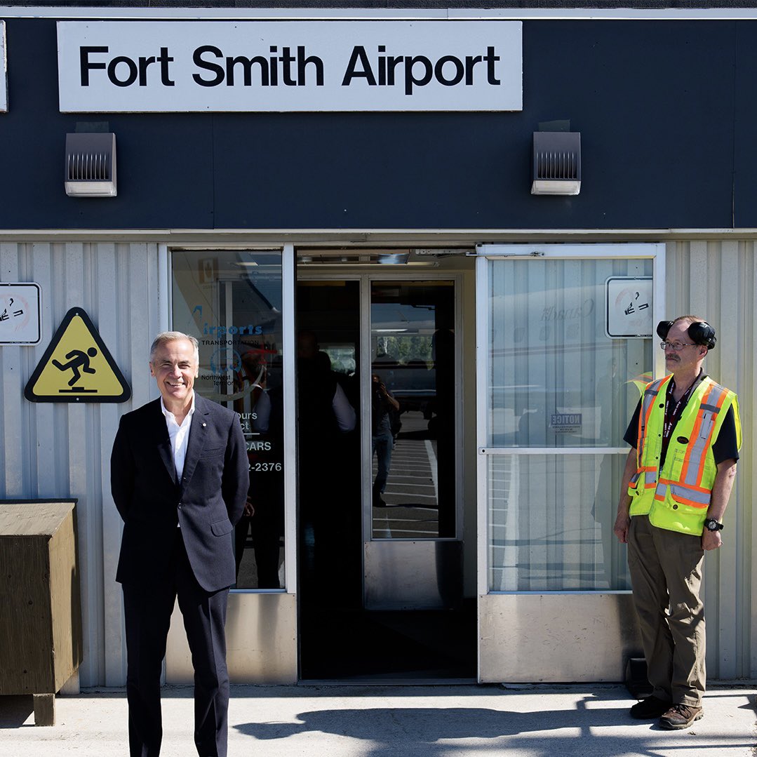 MarkJCarney's tweet image. Je viens d’atterrir dans ma ville natale. Je suis ravi d’être de retour à Fort Smith.