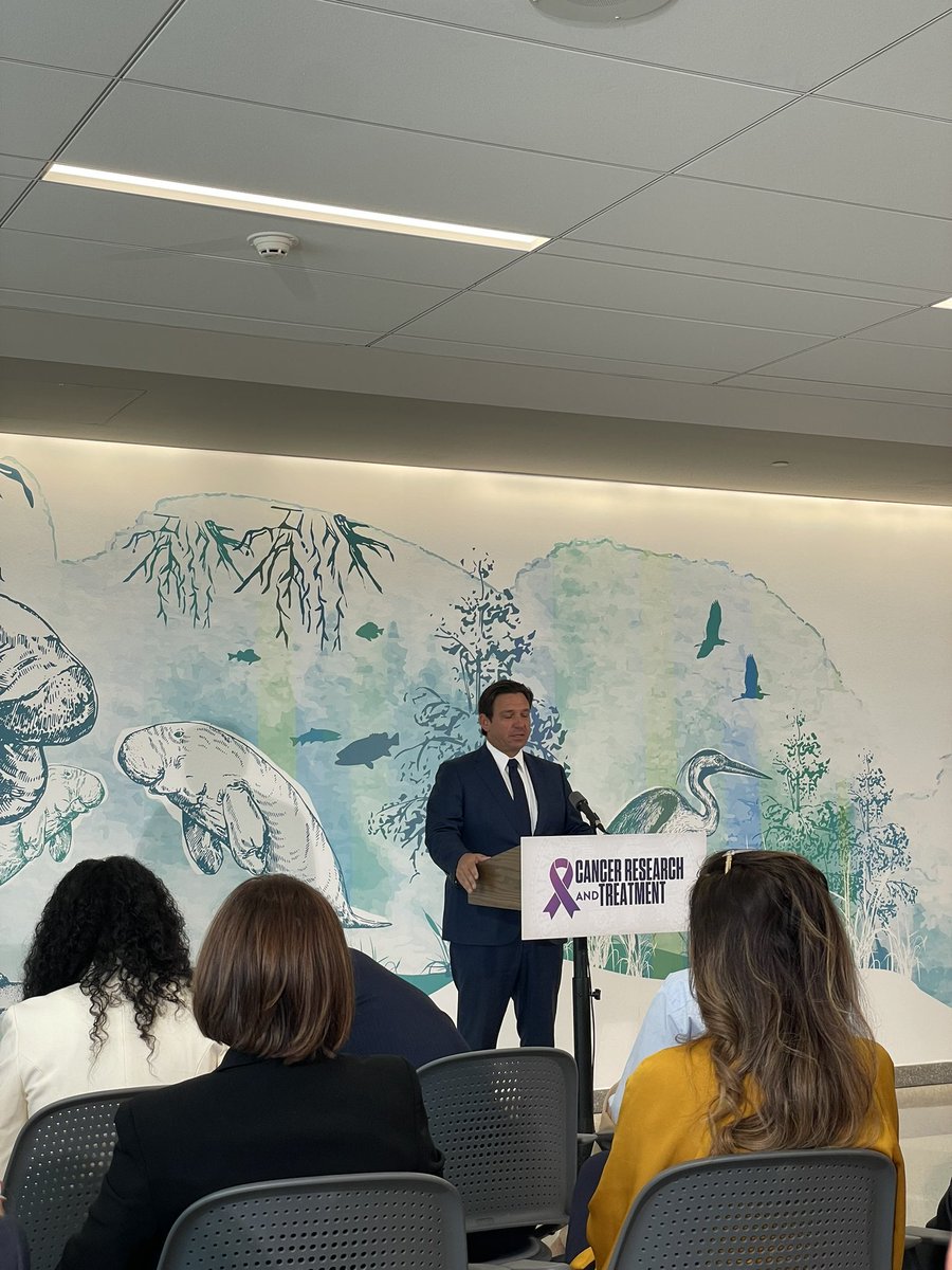 JaxYRs's tweet image. 📸: PHOTO RECAP
#JaxYR members were in attendance today for another special press conference with @GovRonDeSantis!
The Governor and First Lady @CaseyDeSantis were at @WolfsonChildren’s Hospital to highlight Florida’s cancer research and care initiatives, including the Casey…