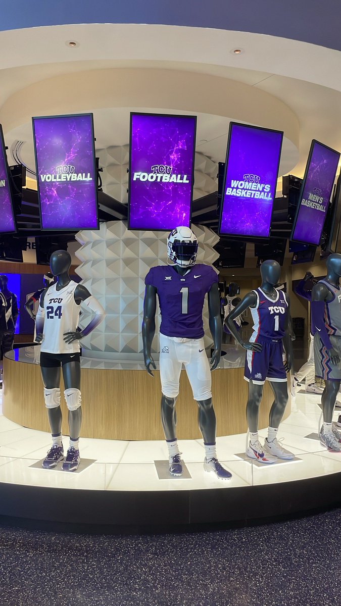 LoganThomas12_'s tweet image. Had a great time on #TCU campus & visiting with @TCUTrackField Coach Tyree Price today!!! #GoFrogs
@RHSFAM1LY @RanchviewTrack @terrydifferent @Killer_Frogs @tcu360 @TCUSports