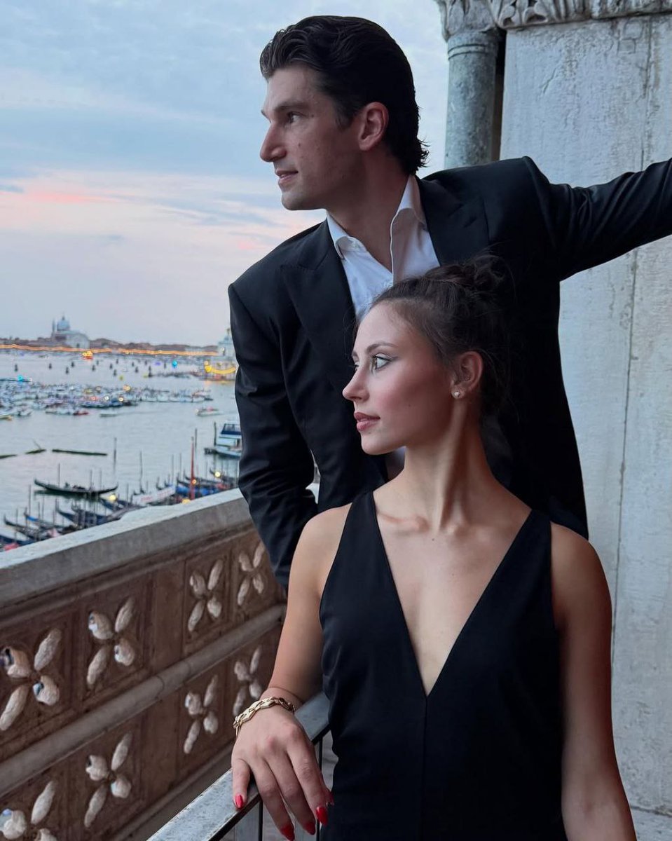 fs_gossips's tweet image. ✨ When figure skating meets Italian elegance! 🇮🇹⛸️ Lucrezia Beccari and Matteo Guarise stunned at the Prosecco event in Venice 🍾✨
#iceskate #iceskating #フィギュアスケート #figureskate #figureskating