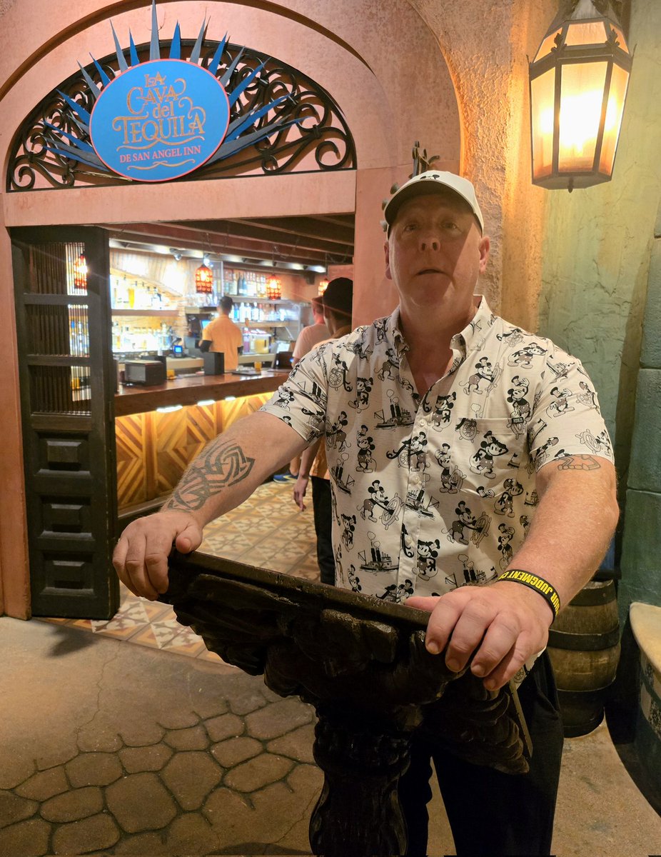 ShawnTucker623's tweet image. Welcome to La Cava Del Tequila, how many margaritas will you be enjoying today? #PourJudgment