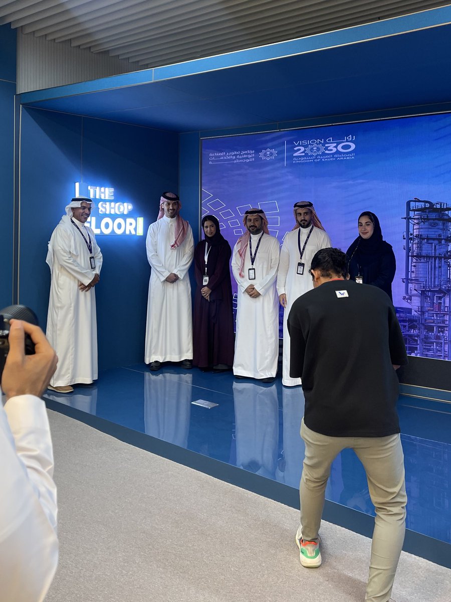 اليوم زرنا The Shop Floor ضمن برنامج التدريب الصيفي من عبداللطيف جميل 🤍
تعرّفنا على كيف تُحتضن أفكار روّاد الأعمال وتصنع بيئة محفّزة للإبداع والنمو🚀
شكرًا The Shop Floor على الاستقبال والإلهام،
والشكر ممتد لكل من ساهم في تنظيم وتجهيز هذه التجربة الملهمة 🌟