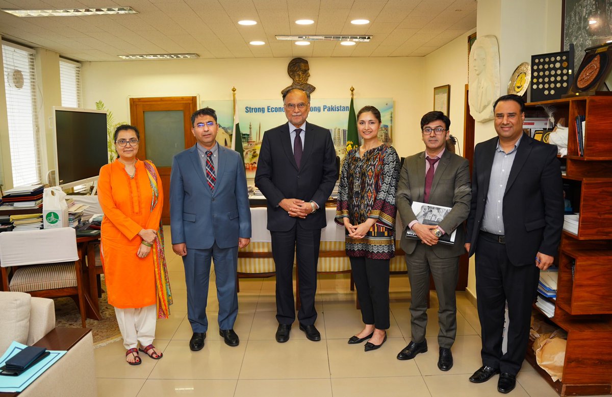 Ministry of Planning and Development (@plancompakistan) on Twitter photo Ms. Saadia Zahidi, Managing Director and Board Member of the World Economic Forum (<a href="/wef/">World Economic Forum</a>), called on Federal Minister for Planning, Prof. Ahsan Iqbal (<a href="/betterpakistan/">Ahsan Iqbal</a>) in Islamabad.
The Minister shared Pakistan’s reform agenda, highlighting the #5Es Framework, centered on Ms. Saadia Zahidi, Managing Director and Board Member of the World Economic Forum (<a href="/wef/">World Economic Forum</a>), called on Federal Minister for Planning, Prof. Ahsan Iqbal (<a href="/betterpakistan/">Ahsan Iqbal</a>) in Islamabad.
The Minister shared Pakistan’s reform agenda, highlighting the #5Es Framework, centered on