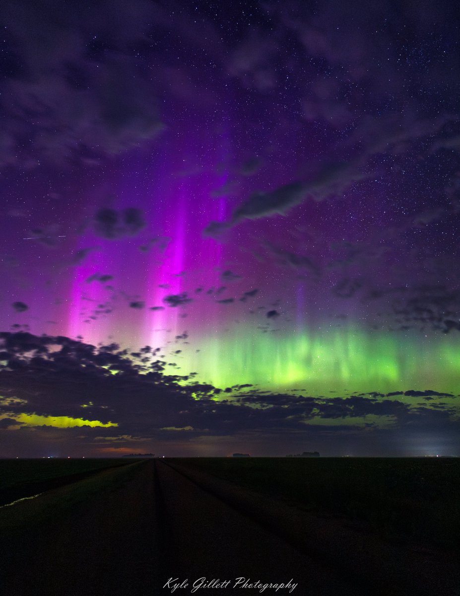 wxkylegillett's tweet image. Fun northern lights display last night, northwest of Warren, Minnesota. This may be strange, but I have been wanting this aurora + cloud shot for awhile now. #MNwx #aurora